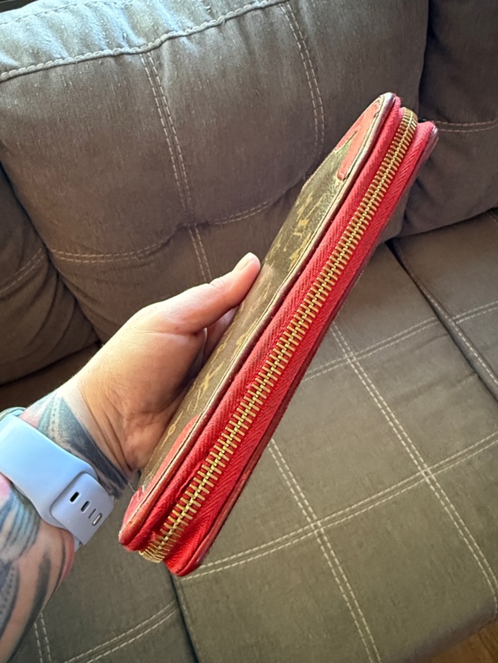 Used Louis Vuitton Retiro Zippy Wallet - Picture 3 of 14